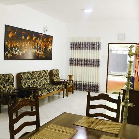 קנדי Yoho Travellers Residence מראה חיצוני תמונה