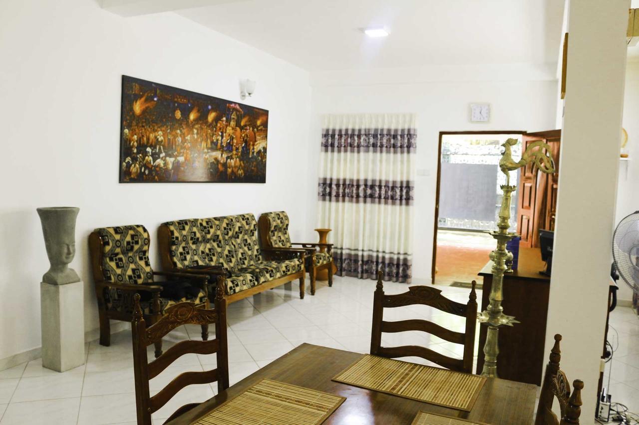 קנדי Yoho Travellers Residence מראה חיצוני תמונה